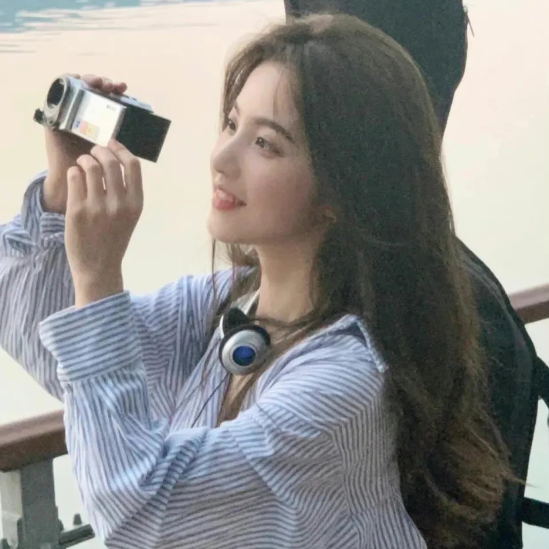 日暮青山绿渐隐